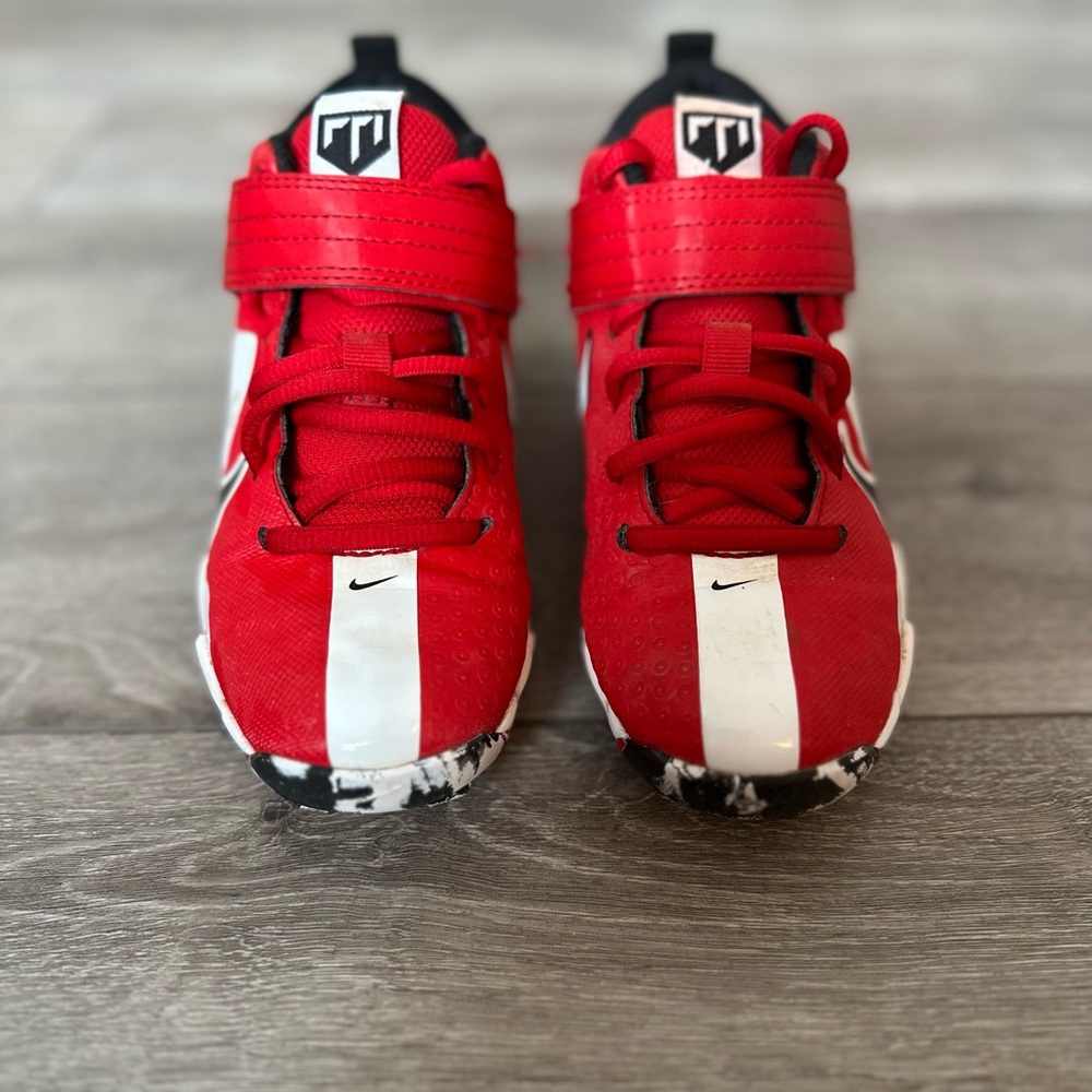 Youth baseball cleats size 1